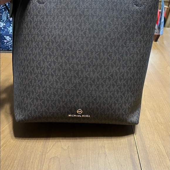 Michael Kors gorgeous shoulder bag. Brand New Excellent Condition - Picture 3 of 4